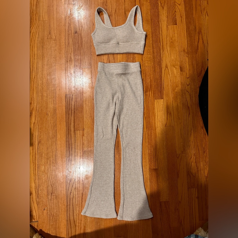 •Set Crop Top & Pants•
